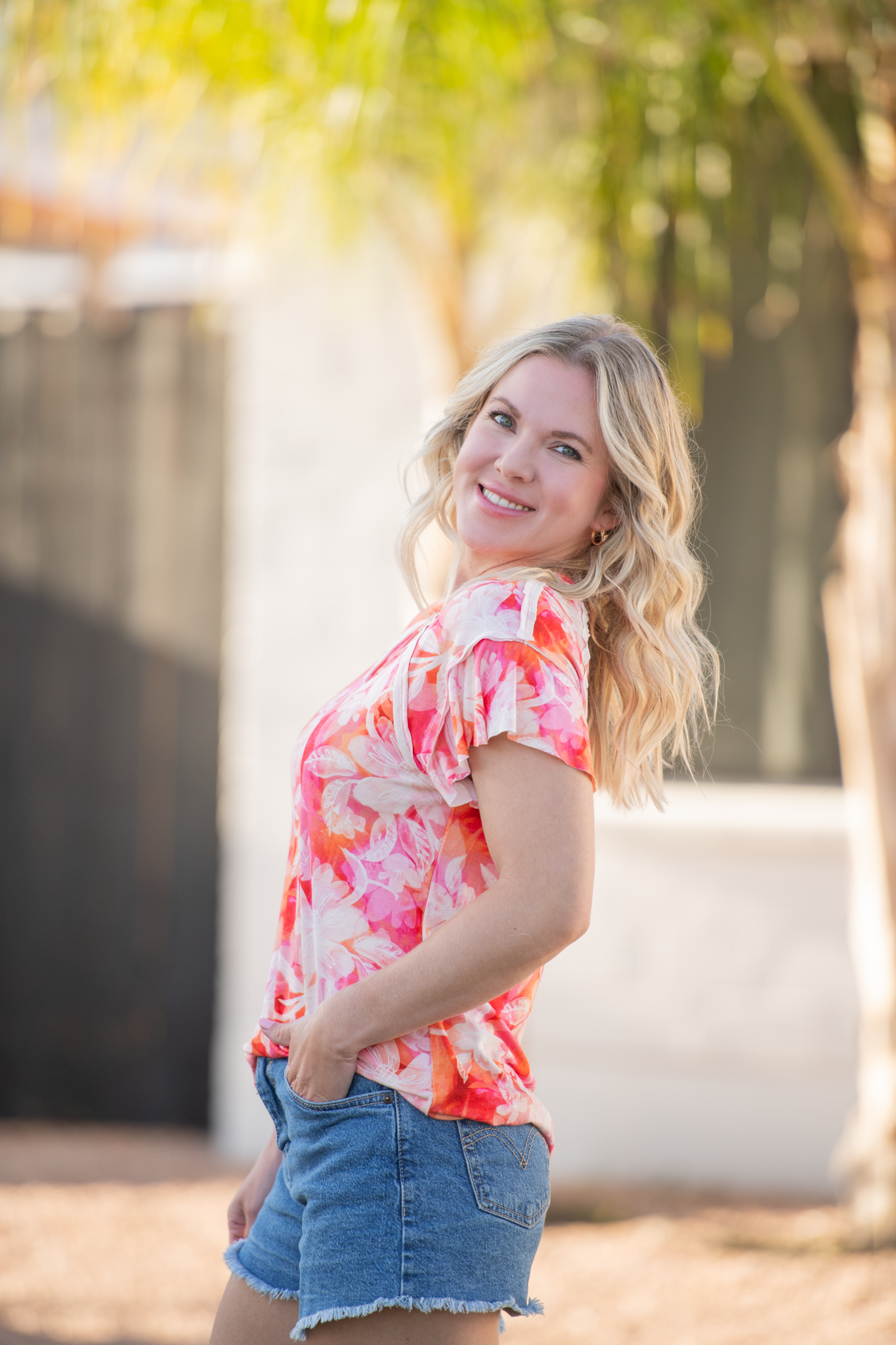 IN STOCK Raelynn V-Neck Top - Sunset Tropical Floral
