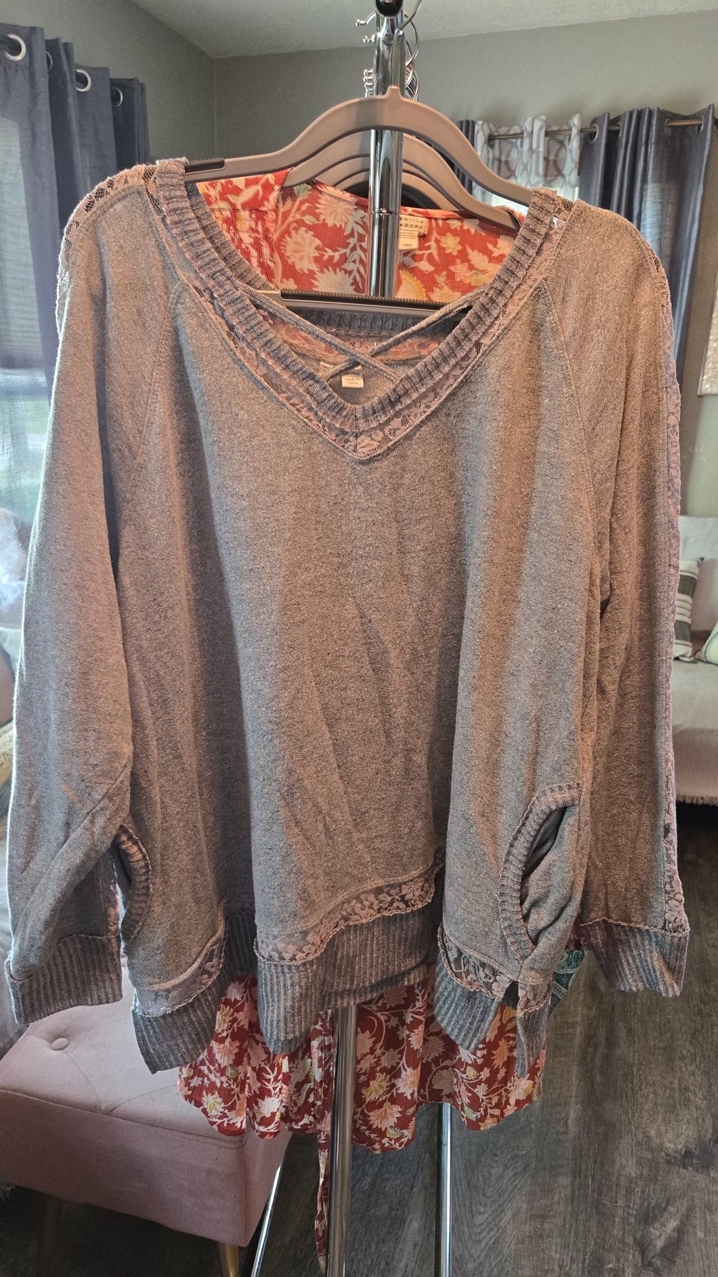 Catos Lightweight Sweatshirt with Trim Detail and Pockets